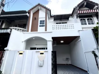 À louer 3 chambres maison à Mueang Phuket, Phuket