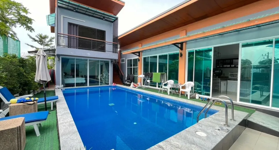 For rent 3 bedrooms villa in Mueang Phuket, Phuket
