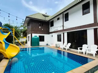 For rent 4 ベッドルーム villa in Bang Lamung, Chonburi