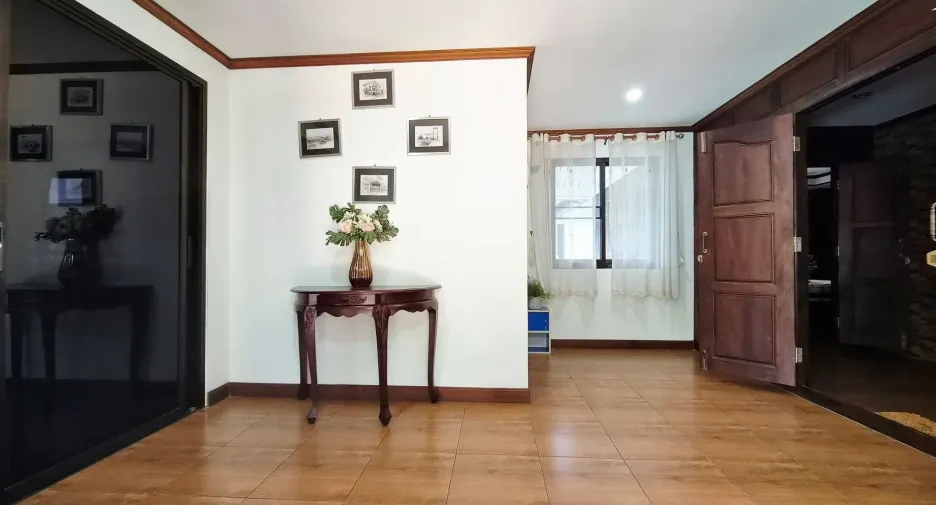 For rent 4 ベッドルーム villa in Huay Yai, Pattaya