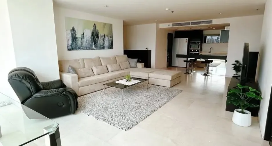 Condo en alquiler de 3 habitaciones en Watthana, Bangkok