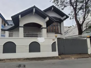 For rent 2 ベッドルーム house in Chatuchak, Bangkok