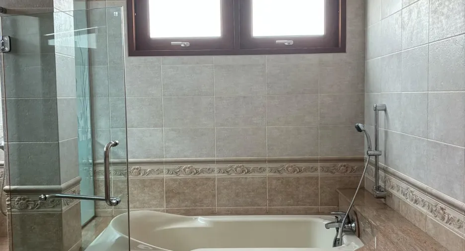 For rent 2 ベッドルーム house in Chatuchak, Bangkok