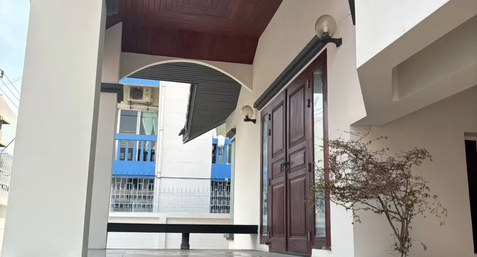 For rent 2 ベッドルーム house in Chatuchak, Bangkok