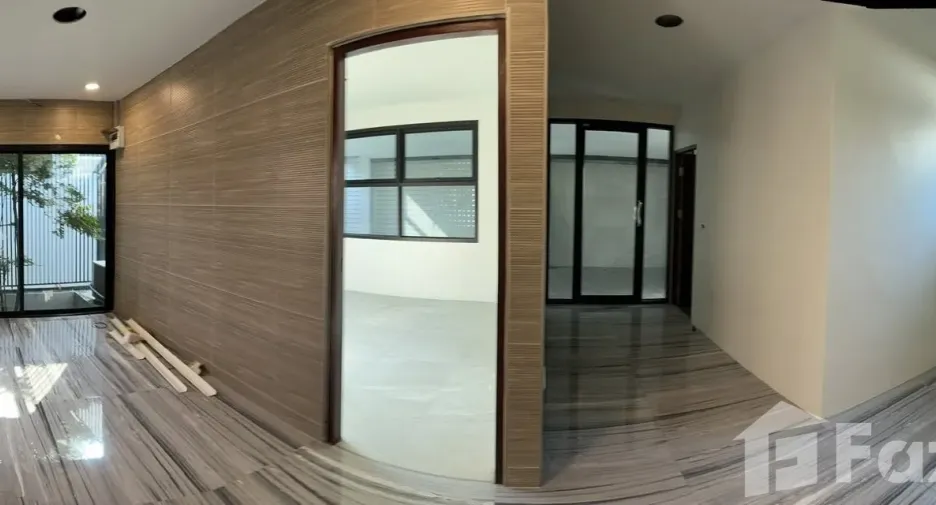 For sale 5 bedrooms house in Din Daeng, Bangkok