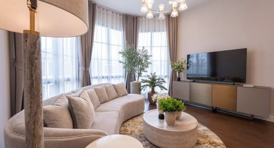 Casa en alquiler de 5 habitaciones en Bang Kapi, Bangkok