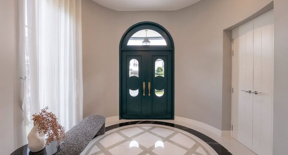 Casa en alquiler de 5 habitaciones en Bang Kapi, Bangkok