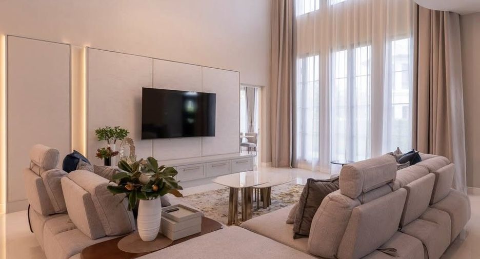 Casa en alquiler de 5 habitaciones en Bang Kapi, Bangkok