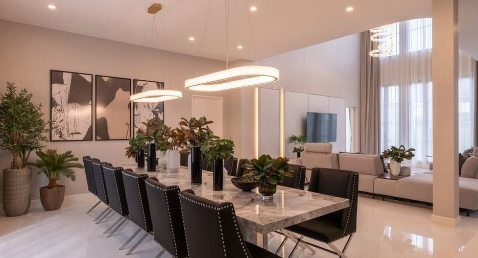 Casa en alquiler de 5 habitaciones en Bang Kapi, Bangkok