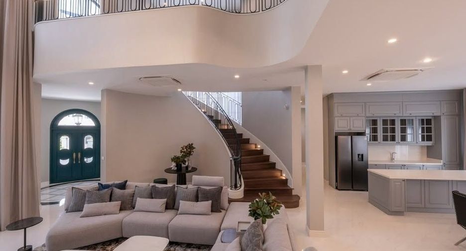 Casa en alquiler de 5 habitaciones en Bang Kapi, Bangkok