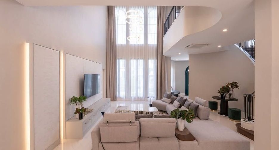 Casa en alquiler de 5 habitaciones en Bang Kapi, Bangkok