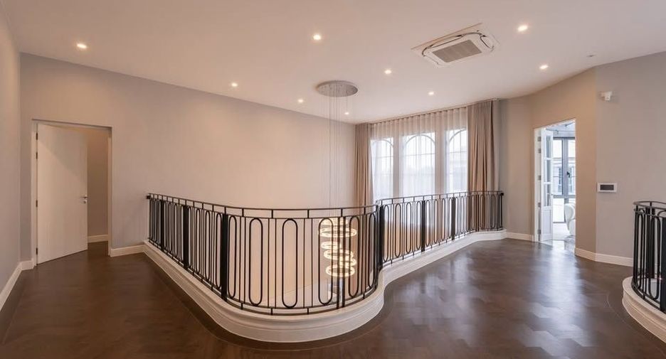 Casa en alquiler de 5 habitaciones en Bang Kapi, Bangkok