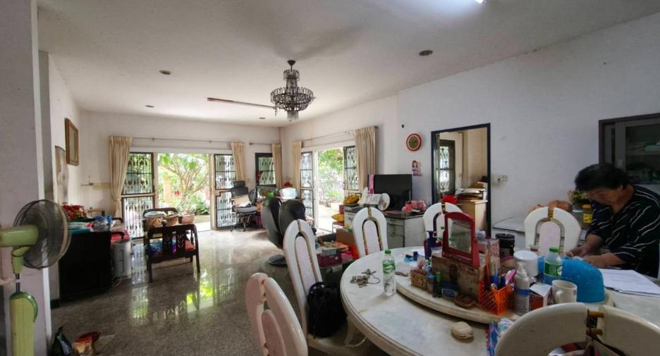Casa en venta de 5 habitaciones en Huai Khwang, Bangkok