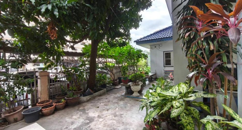 Casa en venta de 5 habitaciones en Huai Khwang, Bangkok