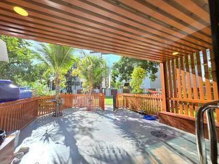 Casa adosada en venta de 5 habitaciones en Bang Lamung, Chonburi