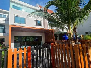 Casa adosada en venta de 5 habitaciones en Bang Lamung, Chonburi