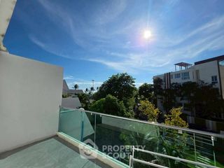 Casa adosada en venta de 5 habitaciones en Bang Lamung, Chonburi