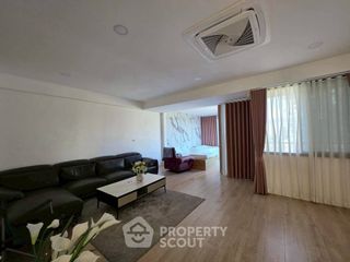 Casa adosada en venta de 5 habitaciones en Bang Lamung, Chonburi