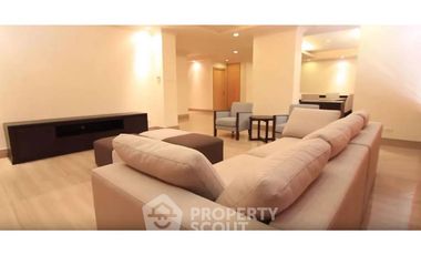 For rent 4 bedrooms condo in Pathum Wan, Bangkok