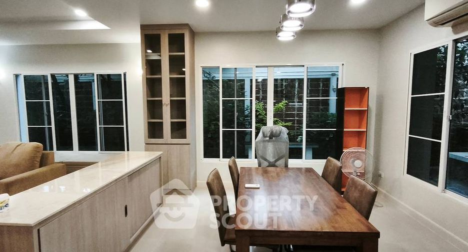 For rent 3 bedrooms house in Chatuchak, Bangkok