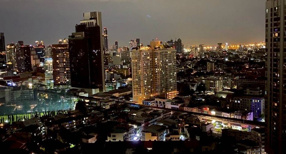 For rent 2 bedrooms condo in Khlong Toei, Bangkok