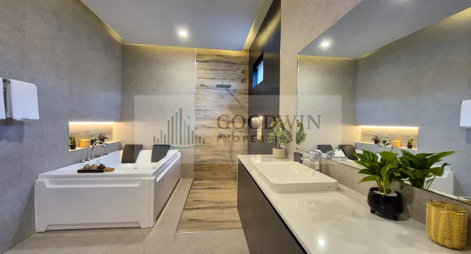 Casa en venta de 5 habitaciones en Bang Lamung, Chonburi