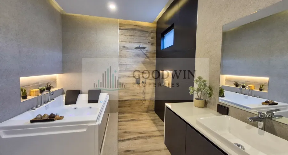Casa en venta de 5 habitaciones en Bang Lamung, Chonburi