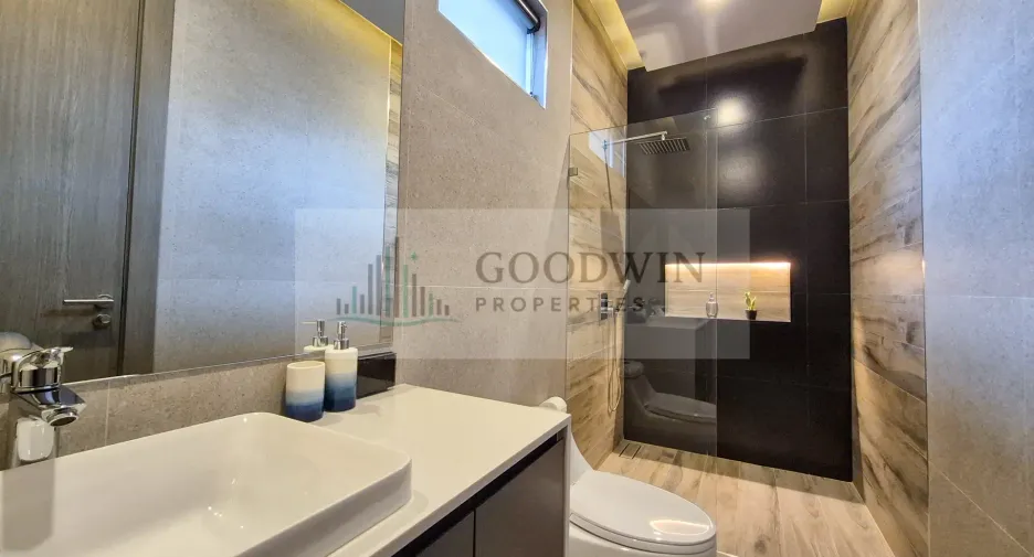 Casa en venta de 5 habitaciones en Bang Lamung, Chonburi