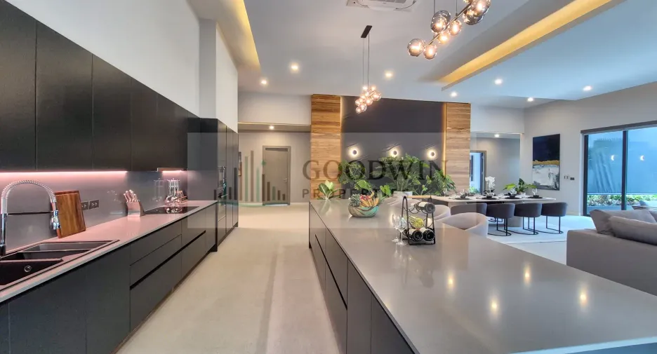 Casa en venta de 5 habitaciones en Bang Lamung, Chonburi