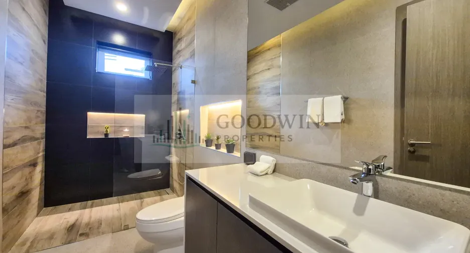 Casa en venta de 5 habitaciones en Bang Lamung, Chonburi