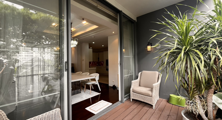 For sale 4 bedrooms condo in Khlong Toei, Bangkok