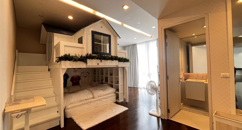 For sale 4 bedrooms condo in Khlong Toei, Bangkok