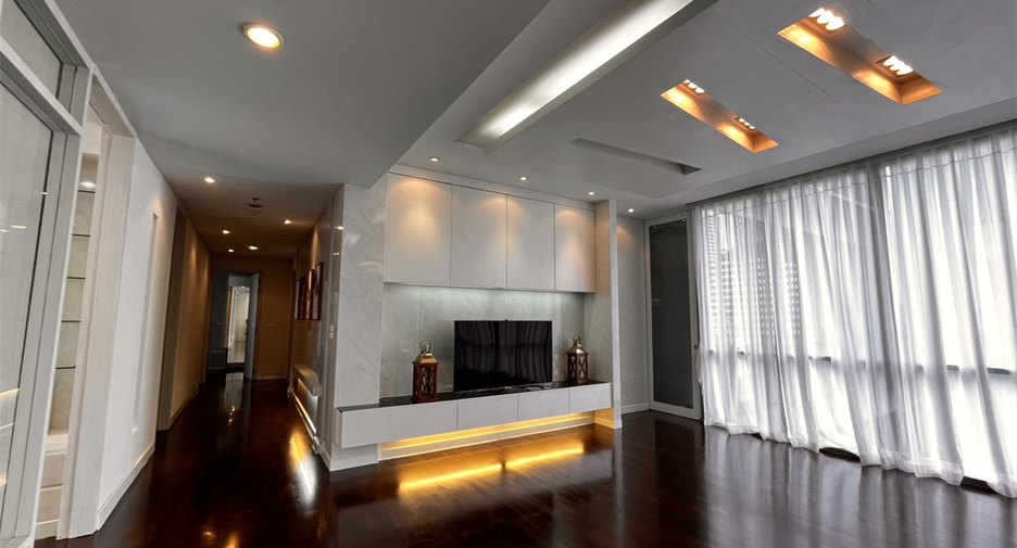 For sale 4 bedrooms condo in Khlong Toei, Bangkok