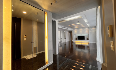 For sale 4 bedrooms condo in Khlong Toei, Bangkok