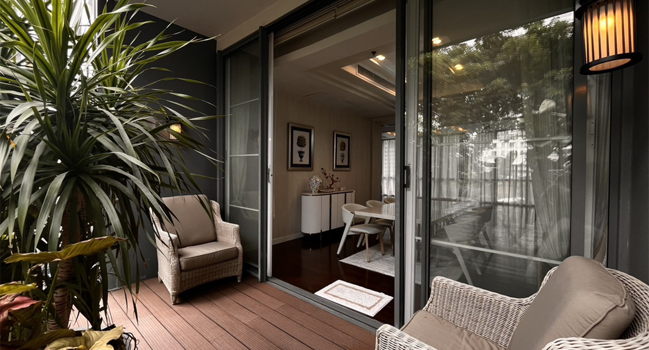 For sale 4 bedrooms condo in Khlong Toei, Bangkok