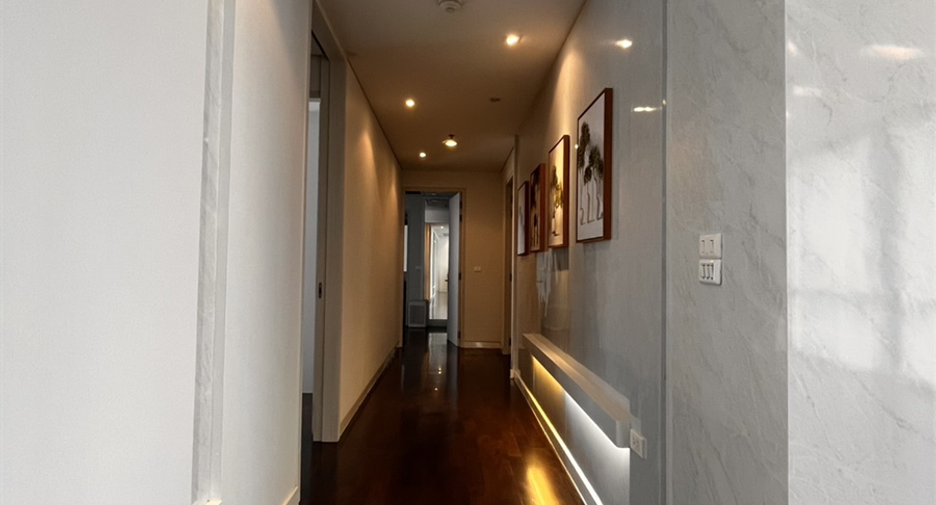For sale 4 bedrooms condo in Khlong Toei, Bangkok