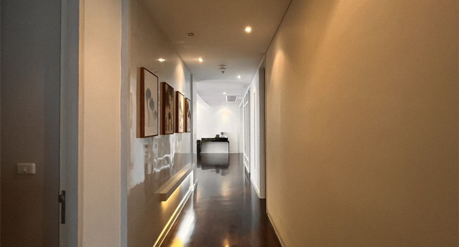 For sale 4 bedrooms condo in Khlong Toei, Bangkok