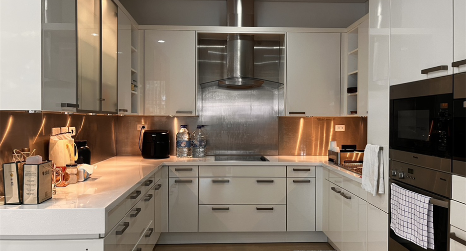For sale 4 bedrooms condo in Khlong Toei, Bangkok