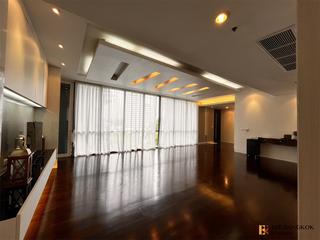 For sale 4 bedrooms condo in Khlong Toei, Bangkok