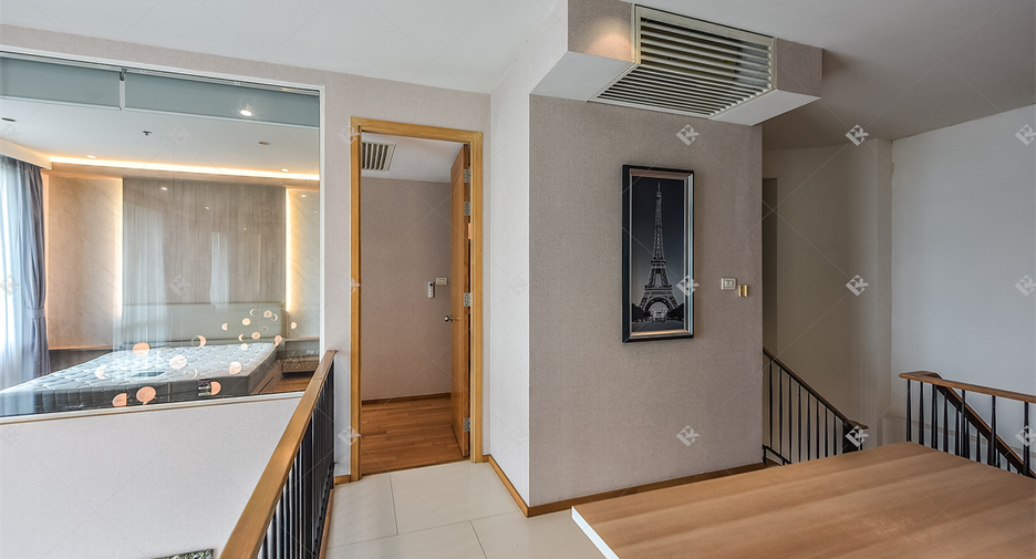 For sale 2 ベッドルーム condo in Sathon, Bangkok