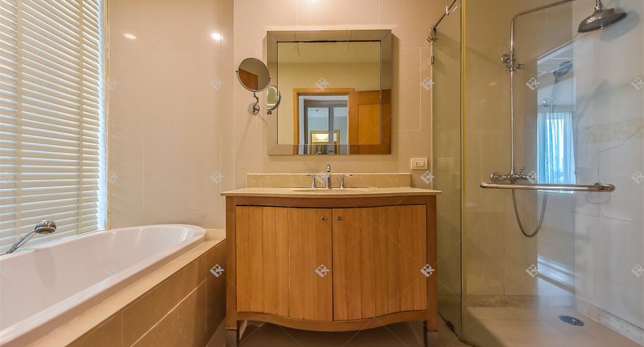 For sale 2 ベッドルーム condo in Sathon, Bangkok