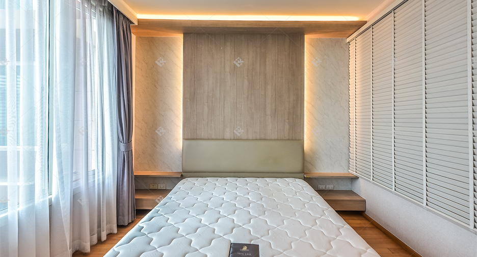 For sale 2 ベッドルーム condo in Sathon, Bangkok