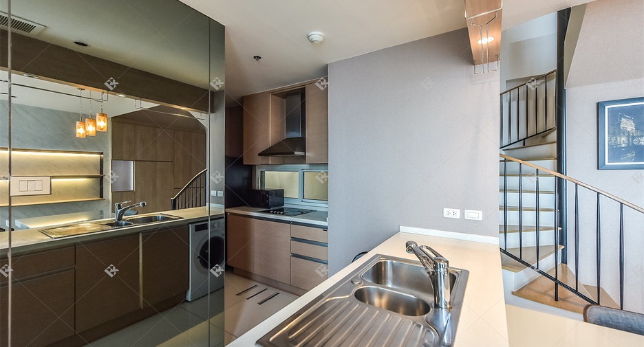 For sale 2 ベッドルーム condo in Sathon, Bangkok
