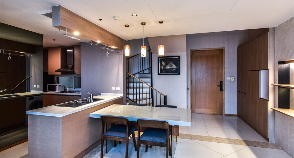 For sale 2 ベッドルーム condo in Sathon, Bangkok