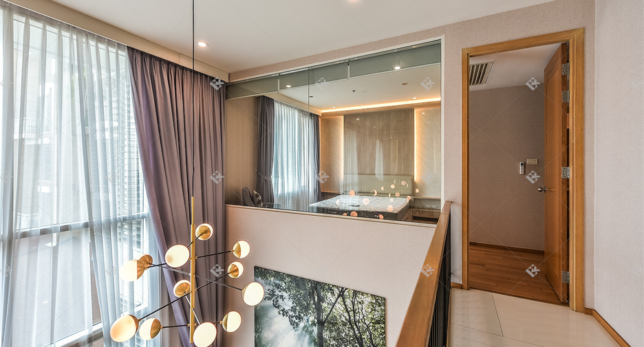 For sale 2 ベッドルーム condo in Sathon, Bangkok