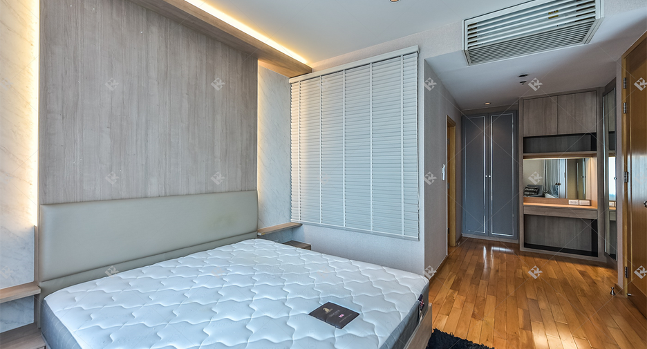 For sale 2 ベッドルーム condo in Sathon, Bangkok