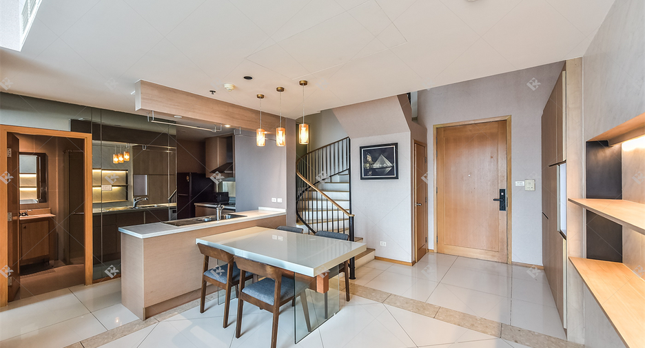 For sale 2 ベッドルーム condo in Sathon, Bangkok