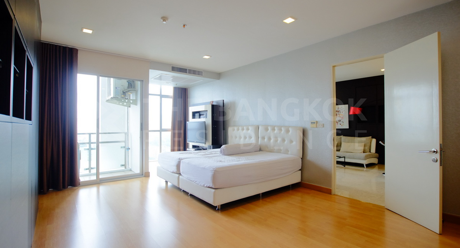 For sale 1 bed condo in Khlong Toei, Bangkok