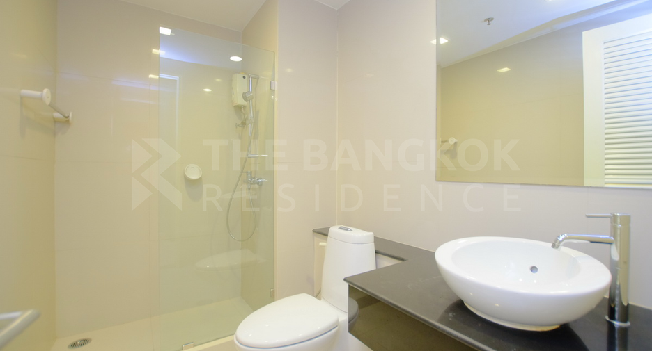 For sale 1 bed condo in Khlong Toei, Bangkok