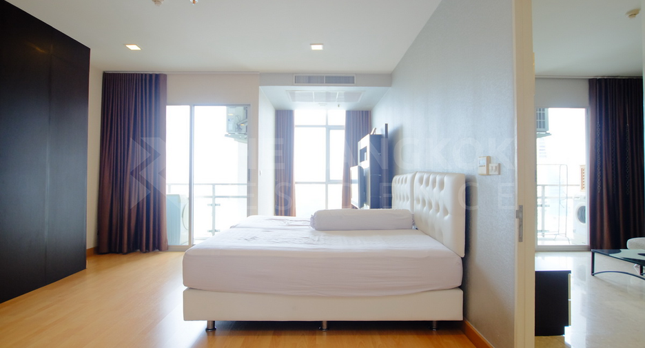 For sale 1 bed condo in Khlong Toei, Bangkok